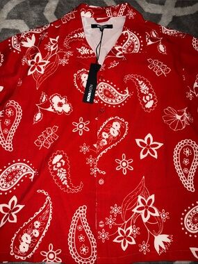 Men’s XL red paisley print button up / NEW